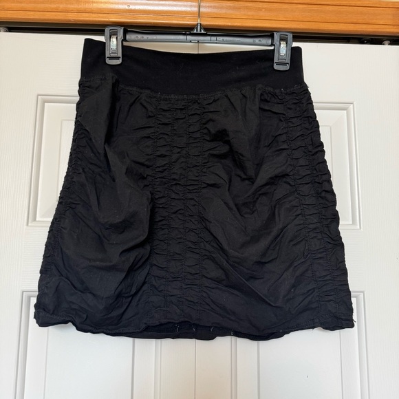 XCVI Wearables Trace Ruched Black mini Skirt Size Small - Picture 1 of 5